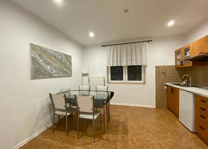 Vanessa Apartments
